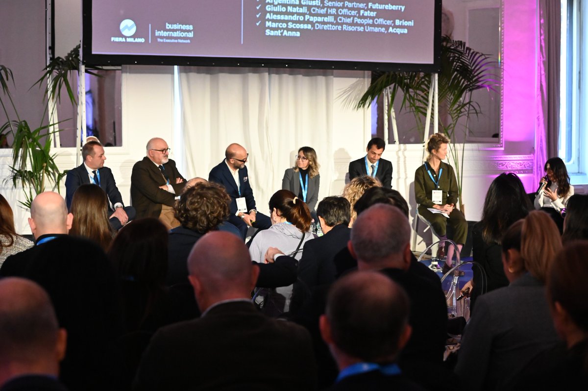 BIweb's tweet image. 🔙 #ThroughBackThursday | Il ruolo del Direttore HR nella gestione dell’integrazione

Riviviamo i  migliori momenti, in vista della prossima edizione del Rome #BusinessLeaders Summit 2025 (26-27.11. | Spazio Field)

🔗businessinternational.it/Eventi/5000/Bu…