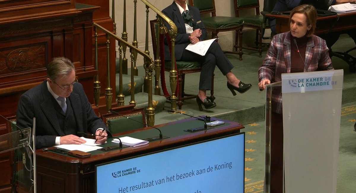 "U heeft voor de 4de keer uw deadline zelf niet gehaald. U bent u hopeloos te laat. Het rotten stopt niet. De begroting ontspoort verder, de schuldgraad loopt op en dat treft iedereen die spaart, werkt en onderneemt." <a href="/Barbara_Pas/">Barbara Pas</a> #DeKamer