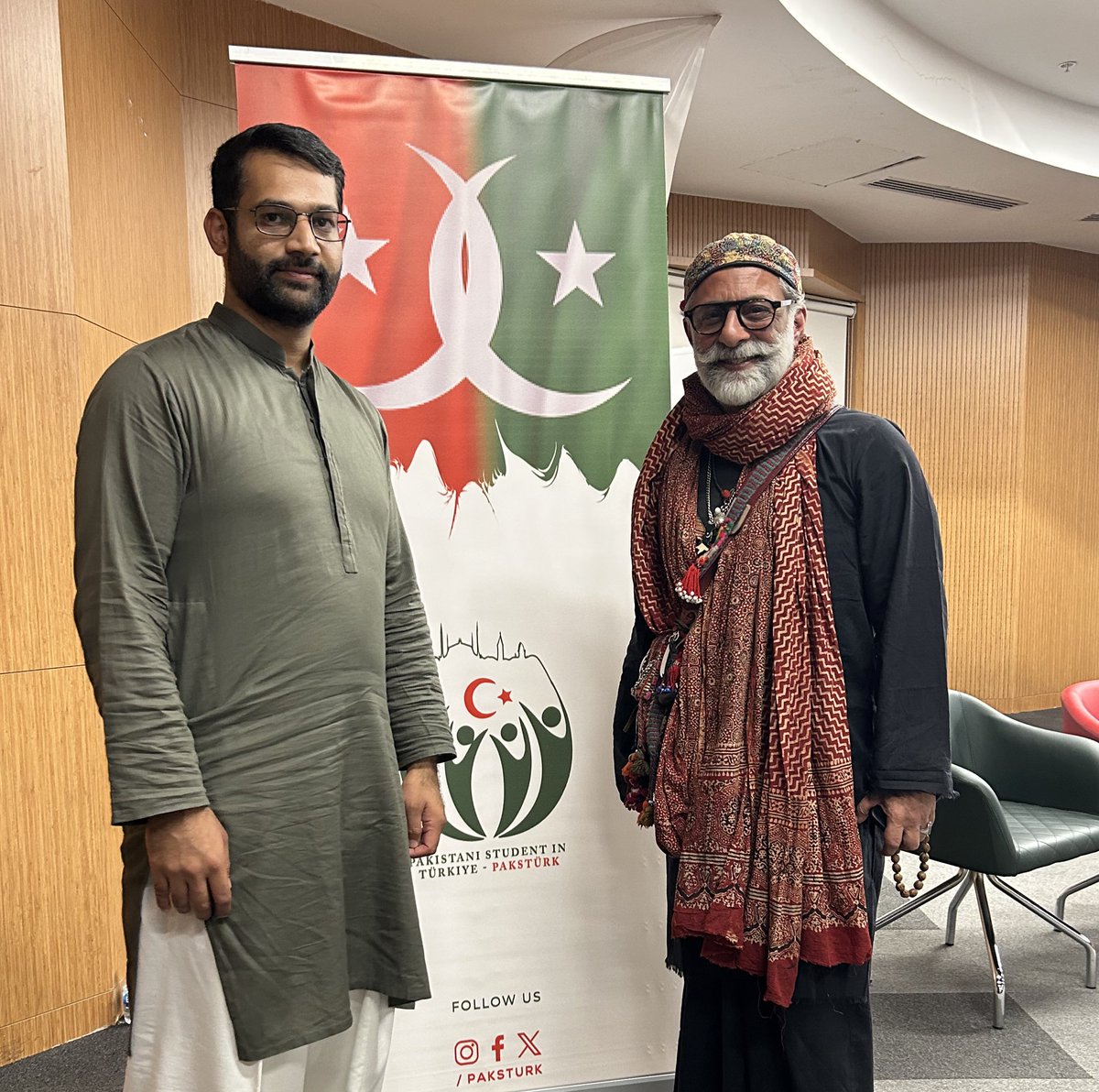 AbdullahZMir's tweet photo. We had the honour of hosting Yusuf Bashir Qureshi in Istanbul (a true embodiment of Pakistani art, culture, and soul.)
An artist, actor, musician, poet, and storyteller who carries heritage with humility and purpose
#PAKSTURK #StudyinTurkiye #PakistanTurkiye https://t.co/V5S6rsUjXz