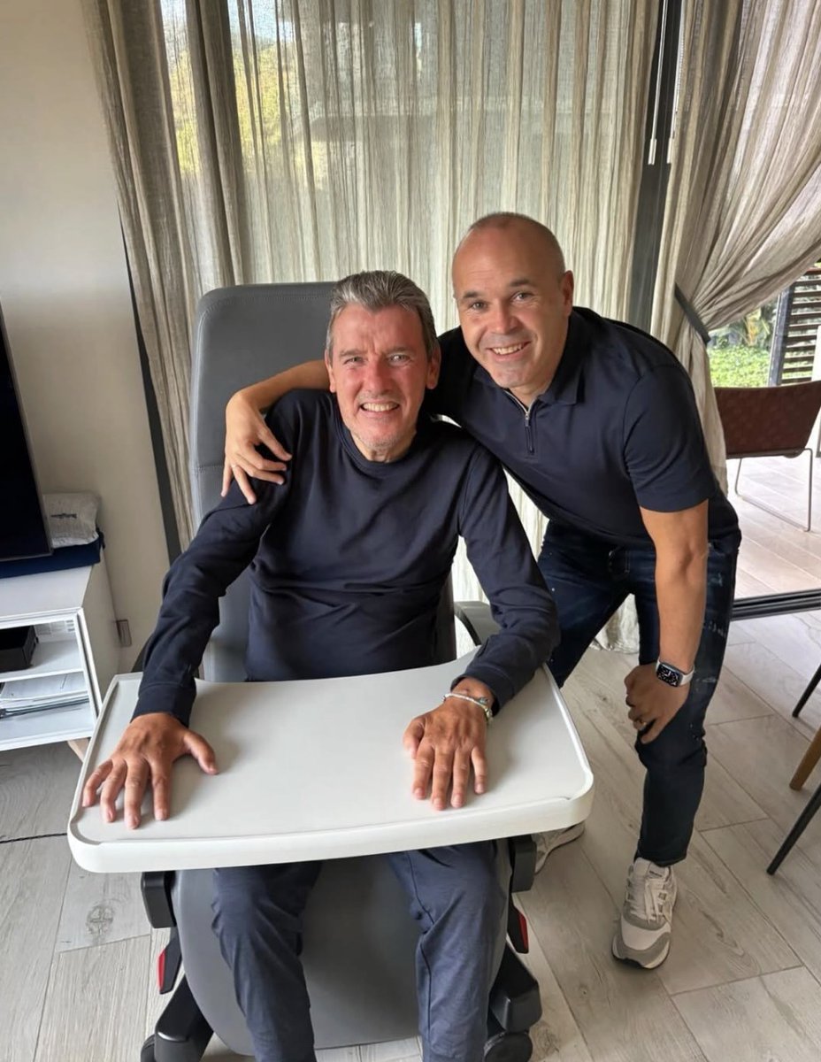 BarcaUniversal's tweet photo. Andrés Iniesta took advantage of his recent visit to Barcelona and paid a visit to his former coach Juan Carlos Unzue. ❤️ https://t.co/palTjjMVwR