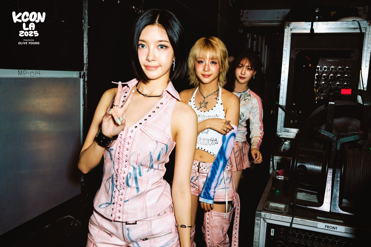 KCON_official's tweet photo. [#KCONLA2025] BACKSTAGE PHOTO DUMP 📸✨

Step into the backstage where the energy never stops! 
Get up close and personal with your favorite K-POP stars, and see what fans don’t usually get to see. 👀⚡️

photo by. LEE GI UK 

*𝘈𝘭𝘭 𝘤𝘰𝘯𝘵𝘦𝘯𝘵 𝘢𝘳𝘦 𝘳𝘶𝘯 𝘢𝘤𝘤𝘰𝘳𝘥𝘪𝘯𝘨 𝘵𝘰 𝘢𝘳𝘵𝘪𝘴𝘵 𝘢𝘯𝘥 𝘰𝘯-𝘴𝘪𝘵𝘦 𝘤𝘰𝘯𝘥𝘪𝘵𝘪𝘰𝘯𝘴.

-
KCON LA 2025
AUG 1-3
https://t.co/qiQnsCTiVv Arena, LA Convention Center

Let‘s #KCON