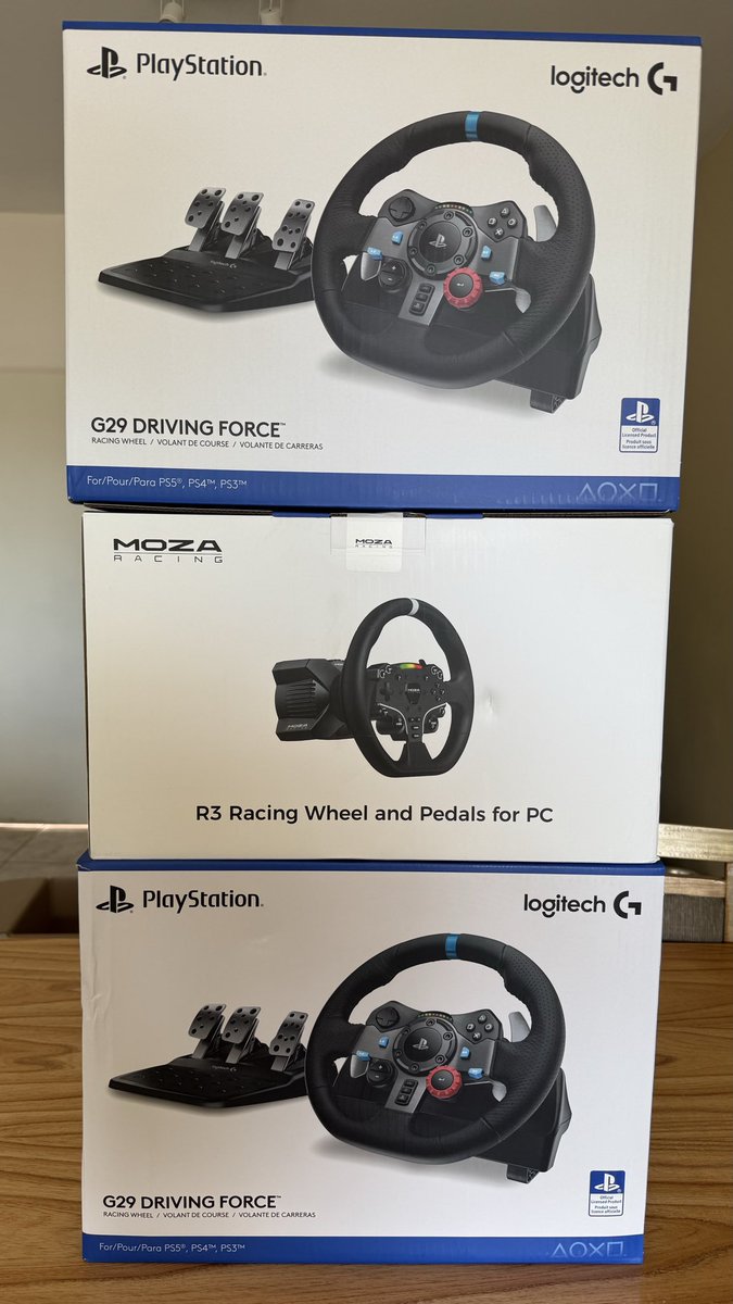 MatiCunial's tweet image. Ya en mis manos los 3 últimos volantes del año que vamos a sortear, gracias a todos por hacer esto posible. Continuamos aportando nuestro granito de arena para el crecimiento del Sim Racing en Argentina 🇦🇷