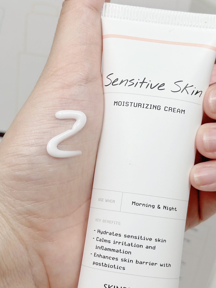 aispdiary's tweet image. ตอกย้ำความจึ้งของ SKINPRO Rx ของพรเกษมคลินิก ที่เข้าใจผิวหนังคนไทย! นี่หลอดที่ 2 แล้ว Sensitive Skin Moisturizing Cream ตัวนี้ช่วยให้ผิวชุ่มชื้น ช่วงเป็นสิวก็ใช้ตัวนี้แหละ มี Cica เค้าปลอบประโลมผิวดีมาก ลดการอักเสบ การระคายเคือง และ Postbiotics ปรับสมดุลผิว