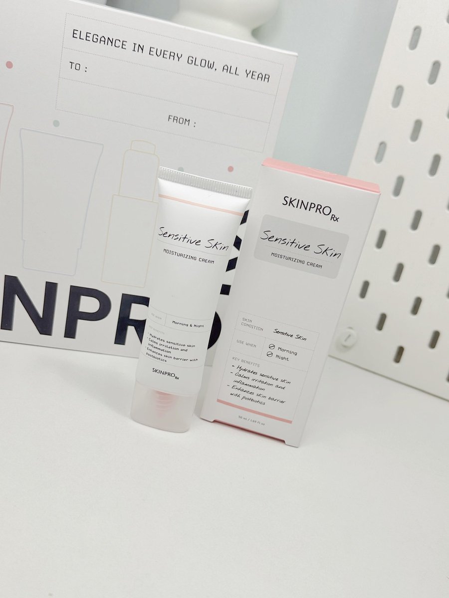 aispdiary's tweet image. ตอกย้ำความจึ้งของ SKINPRO Rx ของพรเกษมคลินิก ที่เข้าใจผิวหนังคนไทย! นี่หลอดที่ 2 แล้ว Sensitive Skin Moisturizing Cream ตัวนี้ช่วยให้ผิวชุ่มชื้น ช่วงเป็นสิวก็ใช้ตัวนี้แหละ มี Cica เค้าปลอบประโลมผิวดีมาก ลดการอักเสบ การระคายเคือง และ Postbiotics ปรับสมดุลผิว