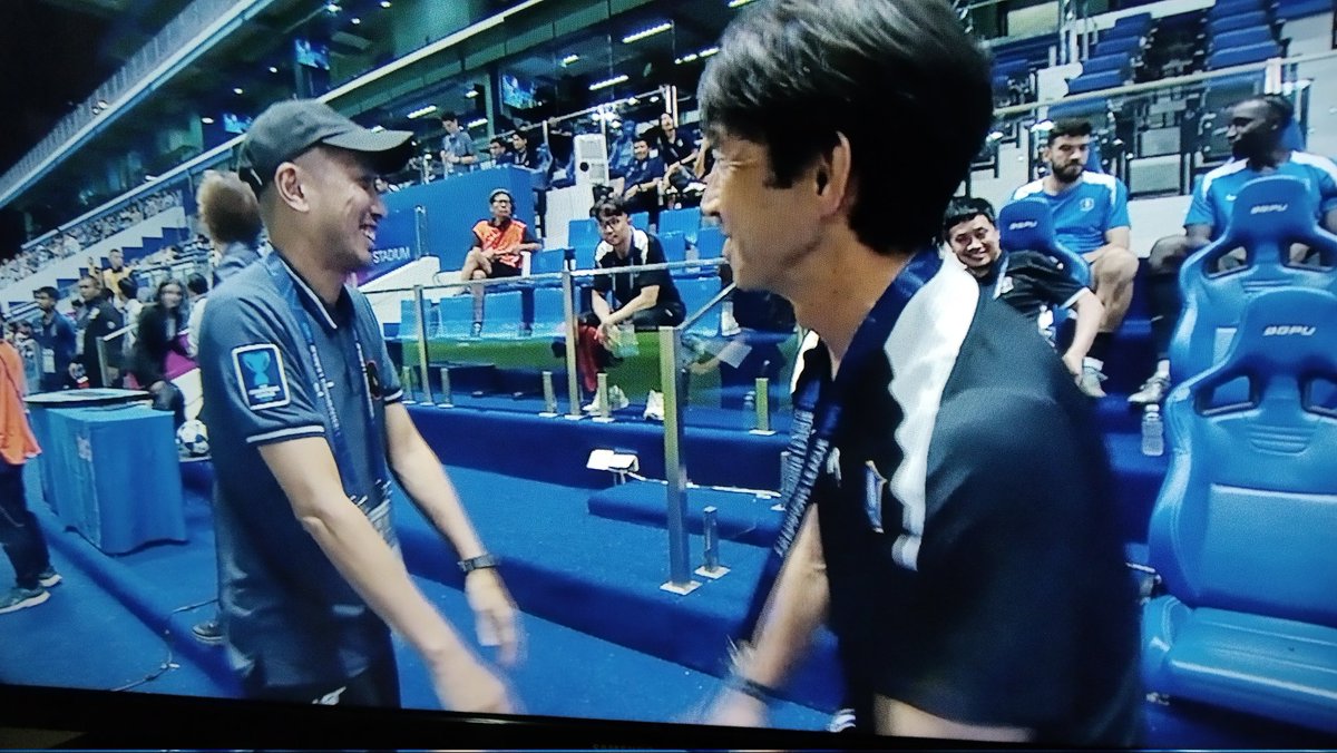 RelaxingHealin1's tweet photo. AFC Champion League Two
石井正忠監督タイ🇹🇭BGパトゥム vs 星出悠監督 フィリピン🇵🇭 カヤFC
チャナティップ選手もいるBGパトゥムで石井さんを見ることが出来て嬉しい
試合は現在80分で2-1
#ishiimasatada Head Coach
#BGPathum
#KayaFC https://t.co/guZqPCGhZ5