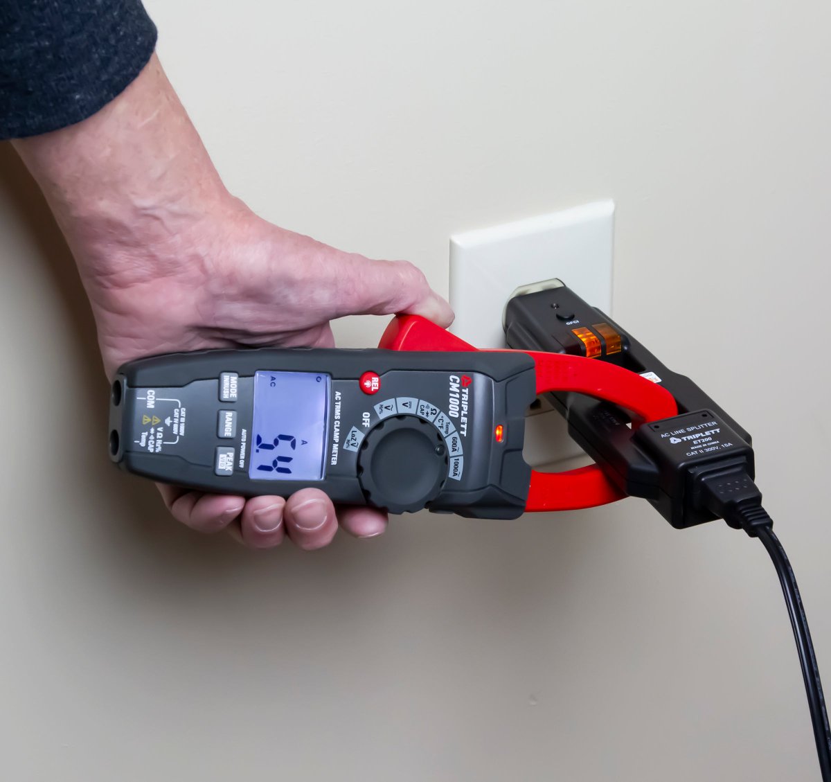 test_tools's tweet image. Triplett CM1000 True RMS Clampmeter measures up to 1000A AC without disconnecting circuits. Accurate on noisy waveforms, plus resistance, capacitance, frequency, temperature, diode &amp;amp; continuity testing with a clear 6000-count backlit LCD. Learn more:bit.ly/47v8SDu