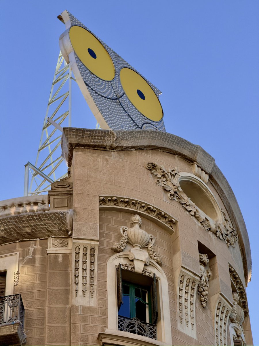 AntManRiV's tweet image. Búho, Barcelona Spain 🇪🇸 

#buhobarcelona #barcelona #eixample #spain