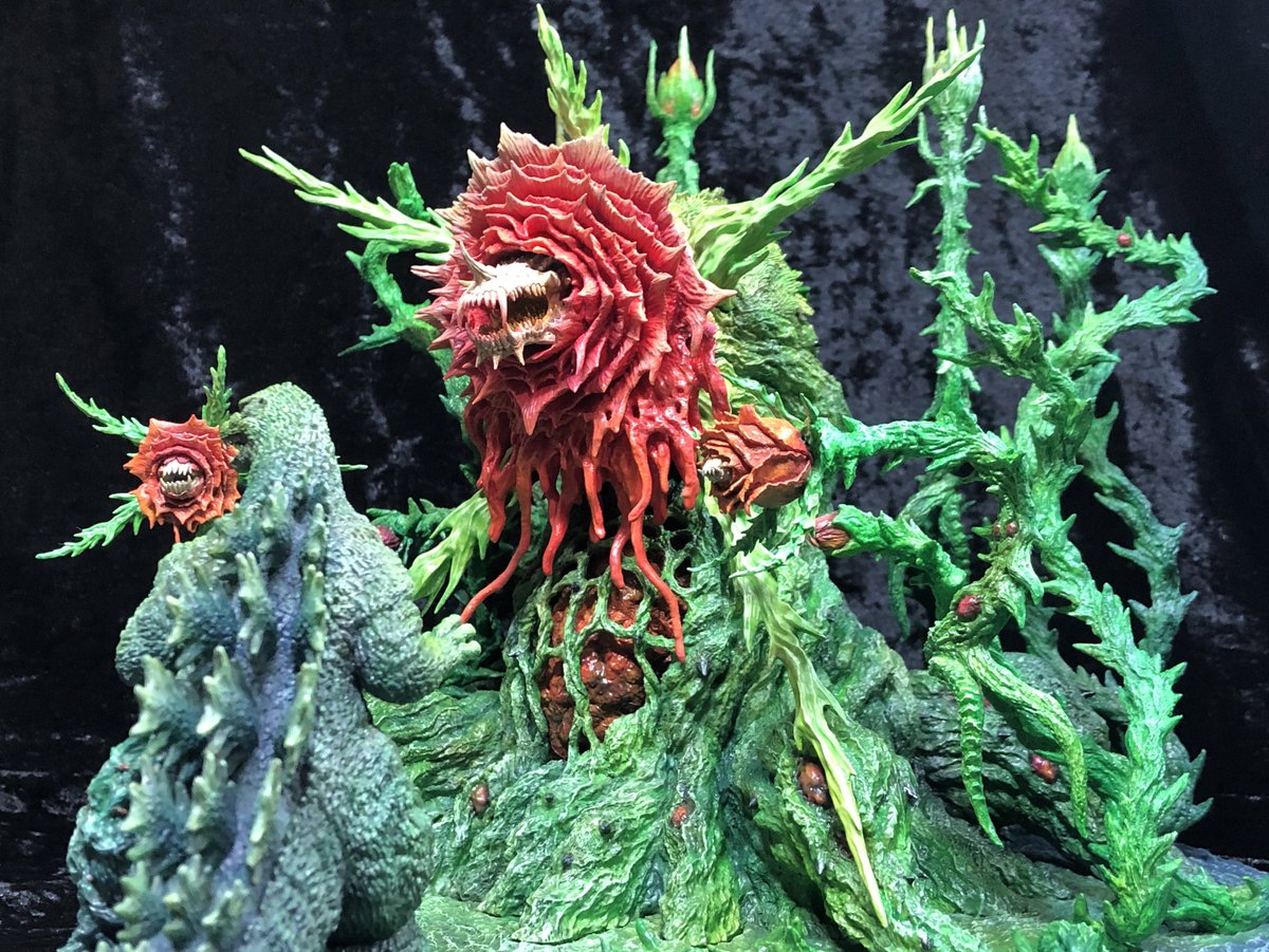 ゴジラとビオランテのポスターバージョン、対峙するとこんな感じです。
ゴジラは12cm程
#ホビーラウンド33