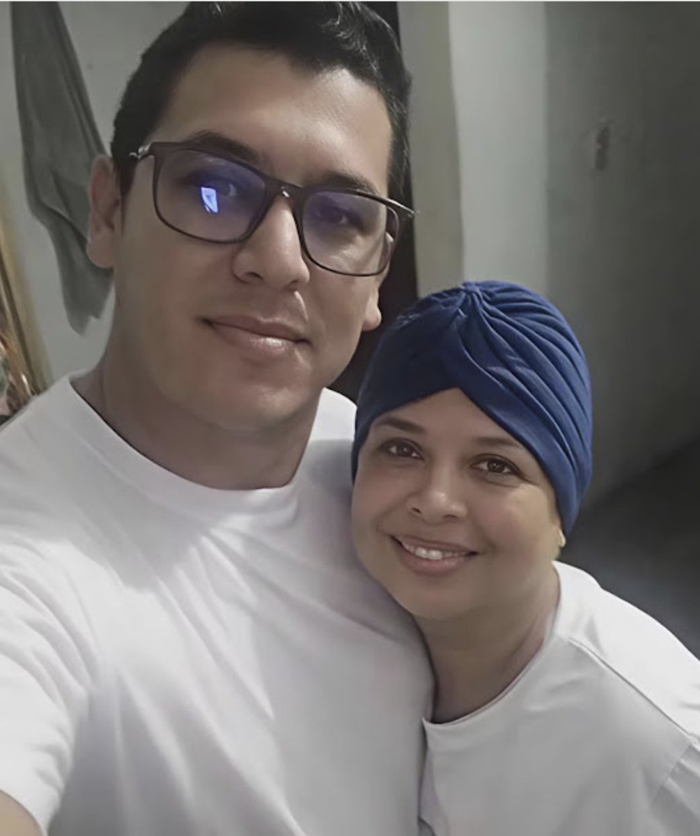 Que la muerte de Yenny nos ayude a denunciar que en Venezuela los presos políticos no tienen derecho: zaperoqueando.blogspot.com/2025/11/murio-…

- Al debido proceso
- A la legítima defensa
- Pagan presidio sin haber sido juzgados
- Son sometidos a juicios ralentizados y sin jueces independientes