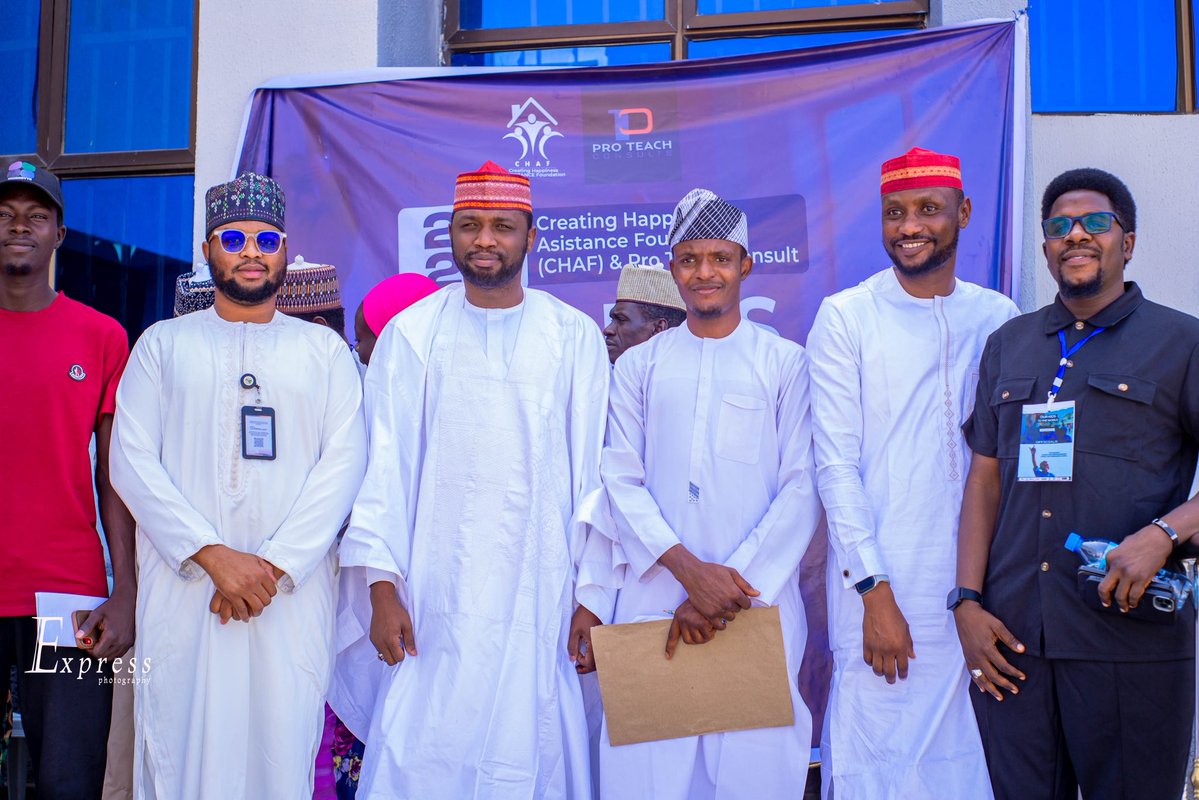 Tech_Guy00's tweet image. #PhotoSpeaks with my mentor, DG @hallirunazeer , at the Kids to the World Summit organized by the Creating Happiness Foundation.