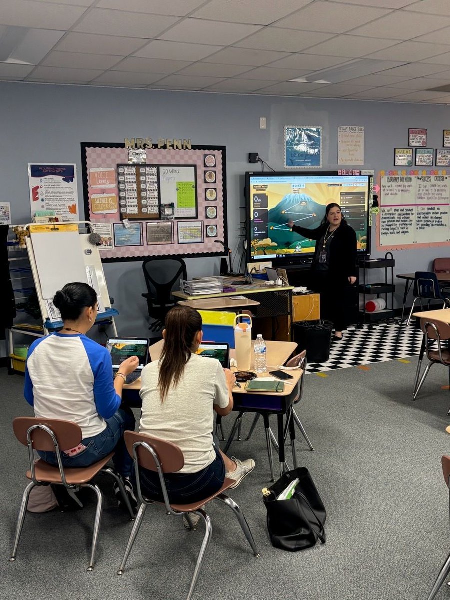 gccisd_edtech's tweet image. 📣 Learning never stops for our Elementary Ed Tech Team! We had a great day leading district PD sessions over Pear Deck and Digital Engagement Tools to help teachers make learning more interactive and fun. 📱