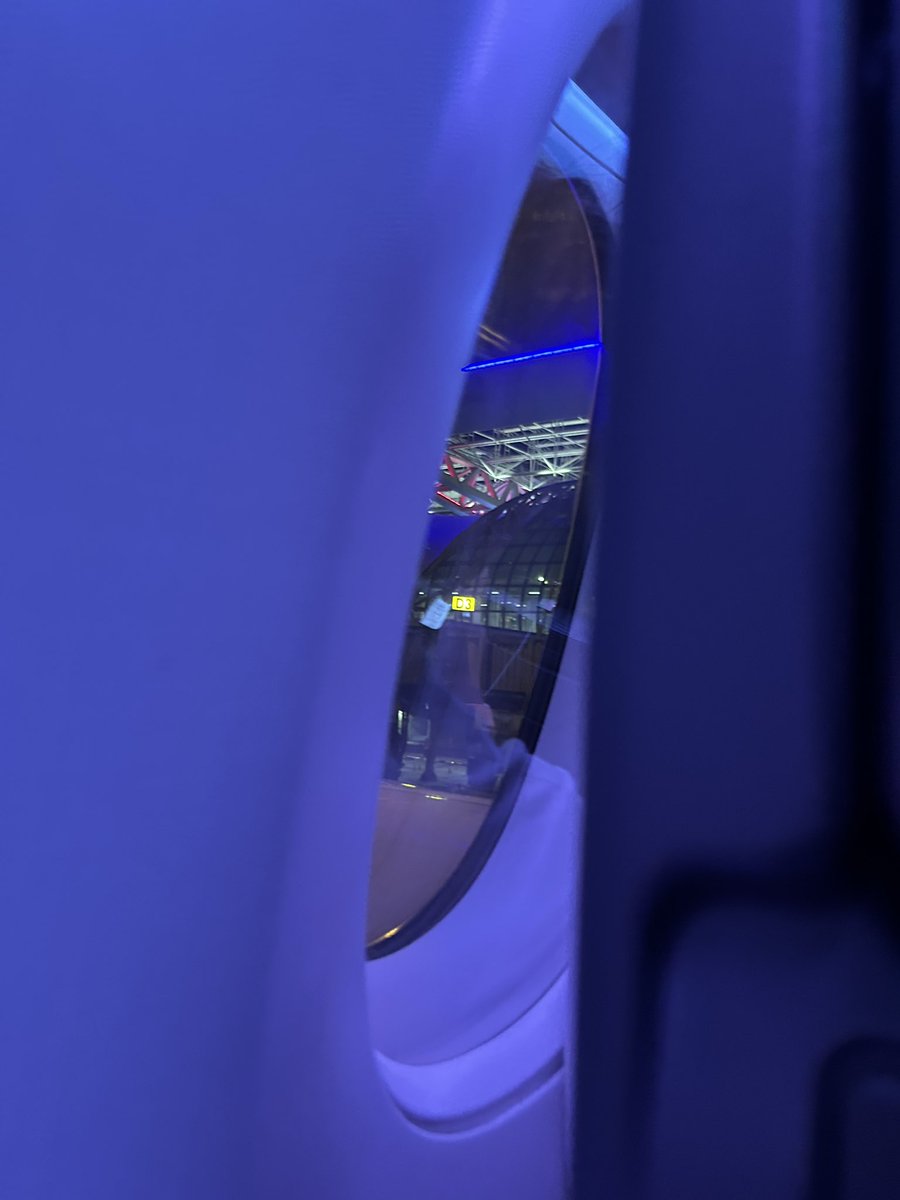 หนีเที่ยวแย้วค่า ไปSG 4-5วัน เดี้ยวกลับมาไลฟ์นะคะ><