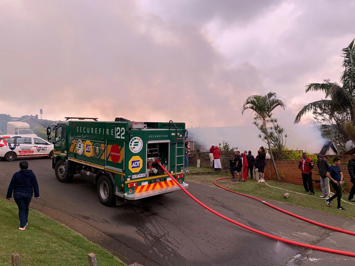 Fidelity_Secure's tweet image. We will always show up. SecureFire assisted with a fire at an abandoned house in Newholme Way, PMB. Our team arrived first on scene &amp;amp; handed over once the municipality arrived. We worked hand in hand to fight the blaze. 

#FidelitySecureFire #PMB #Teamwork #WeAreFidelity