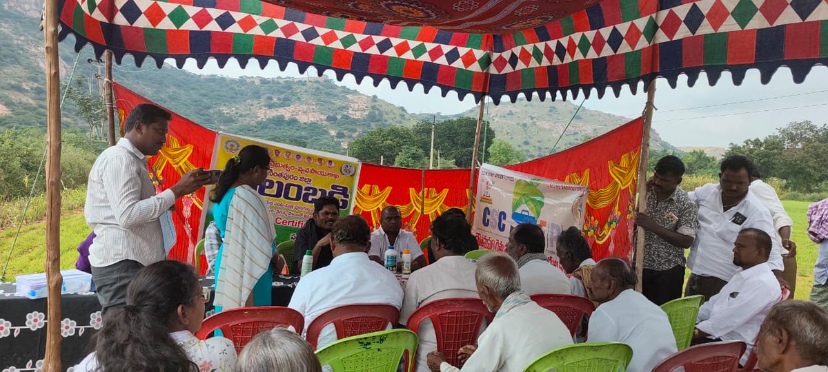 ysk2k7's tweet image. 🌾 The Field is Calling! 🌱
Farmers’ Field Day held at Kottapeta, Gooty Mandal by Gouthamapuri FPC in partnership with Agri Dept.
✅ IndiGAP certified groundnut farmers
🚜 Drone spraying demo
🌿 Natural farming &amp;amp; Rabi training
#SustainableFarming #DroneFarming #GouthamapuriFPC
