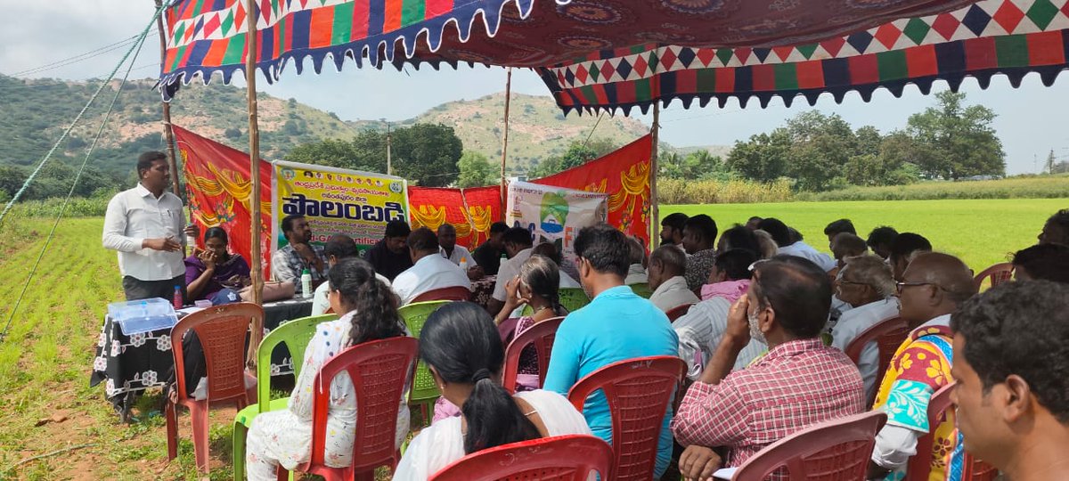 ysk2k7's tweet image. 🌾 The Field is Calling! 🌱
Farmers’ Field Day held at Kottapeta, Gooty Mandal by Gouthamapuri FPC in partnership with Agri Dept.
✅ IndiGAP certified groundnut farmers
🚜 Drone spraying demo
🌿 Natural farming &amp;amp; Rabi training
#SustainableFarming #DroneFarming #GouthamapuriFPC