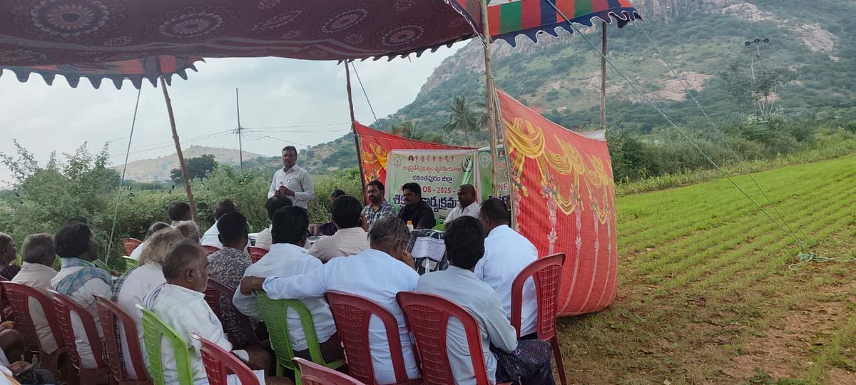 ysk2k7's tweet image. 🌾 The Field is Calling! 🌱
Farmers’ Field Day held at Kottapeta, Gooty Mandal by Gouthamapuri FPC in partnership with Agri Dept.
✅ IndiGAP certified groundnut farmers
🚜 Drone spraying demo
🌿 Natural farming &amp;amp; Rabi training
#SustainableFarming #DroneFarming #GouthamapuriFPC