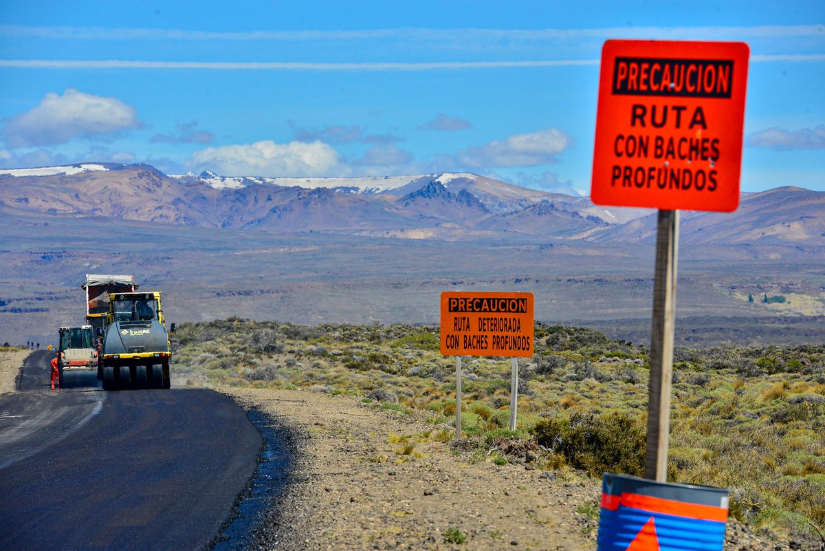 LA REPAVIMENTACIÓN DE LA RUTA PROVINCIAL 46 TIENE UN AVANCE DEL 50%

El tramo entre el empalme con la Ruta Nacional 40 y la Ruta Provincial 24, en el ingreso a Las Coloradas, presenta un notable avance. La obra, ejecutada mediante administración a través de equipos y operarios de