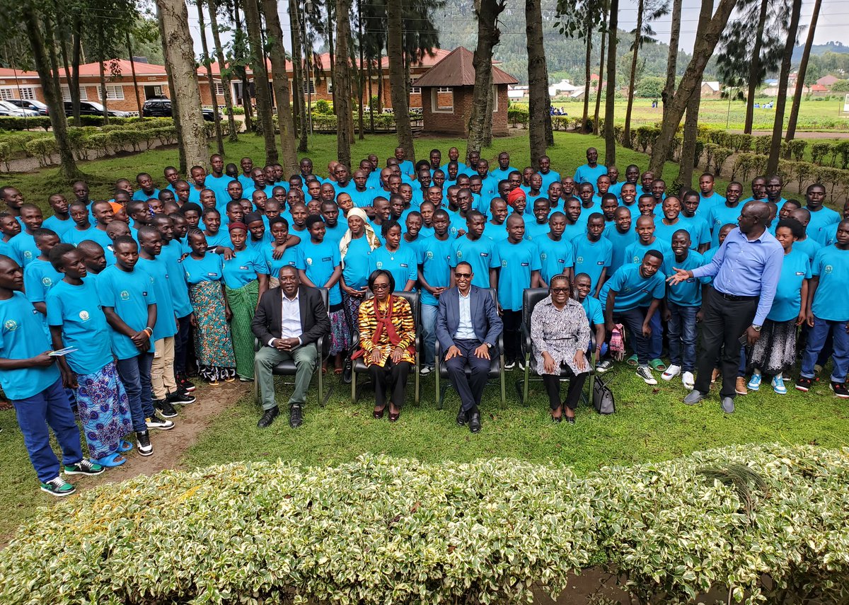 gatjmv's tweet image. A @fatshi13 @PatrickMuyaya &amp;amp;Ceux qui disent que les FDLRs ne sont qu&apos;un pretexte,voici les Elements du #FDLR #FARDC #Wazalendo nouvellement rapatriés du #DRC, ils constituent la phase 76 PDOP qui a été lancé aujourd&apos;hui à Mutobo par Le VP de @demobrwanda MajGen (RTD) Jack Nziza