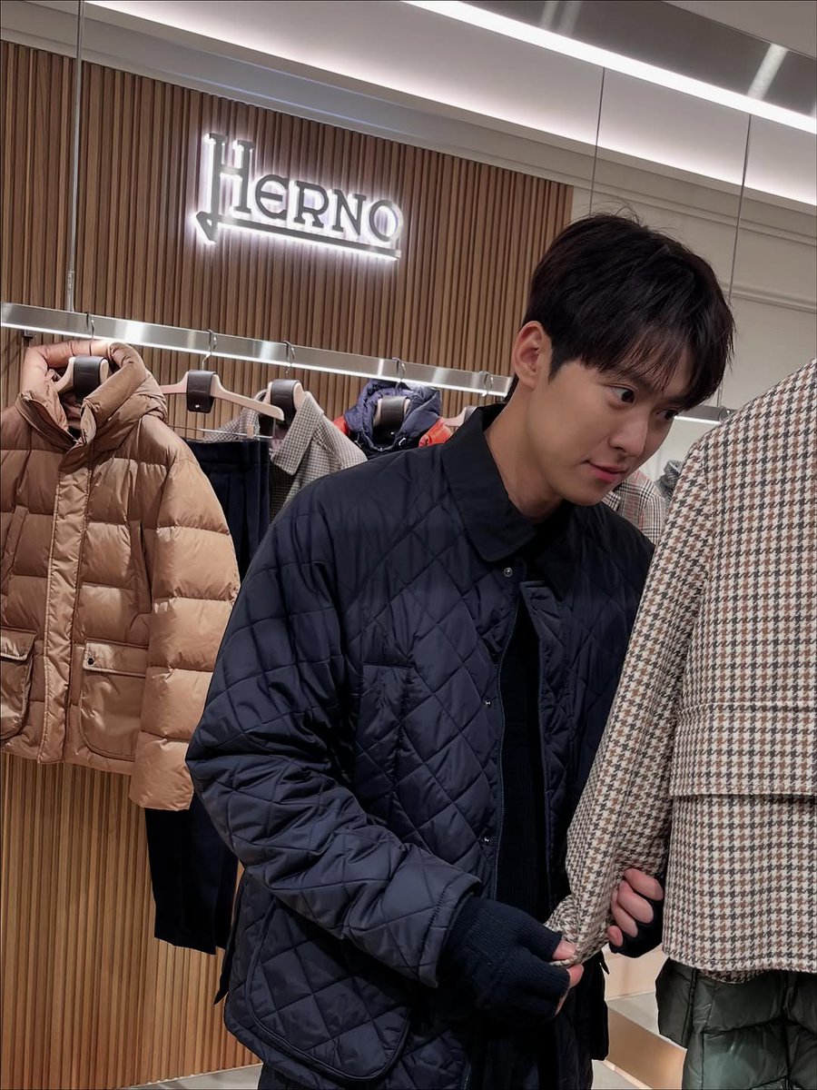 gongmyoung_ph's tweet photo. #광고 #에르노 #Herno #HernoClub #GongMyung https://t.co/wvJeg6zYH5