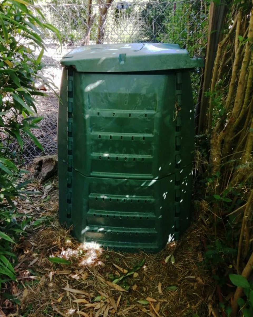 SogamaXunta's tweet image. ♻️ A compostaxe doméstica medra en Verín 🌱
Cen familias participan xa no programa apoiado por #Sogama e a Mancomunidade, reducindo residuos e transformando restos orgánicos en compost natural 💚
#Compostaxe #GaliciaSostible #EconomíaCircular