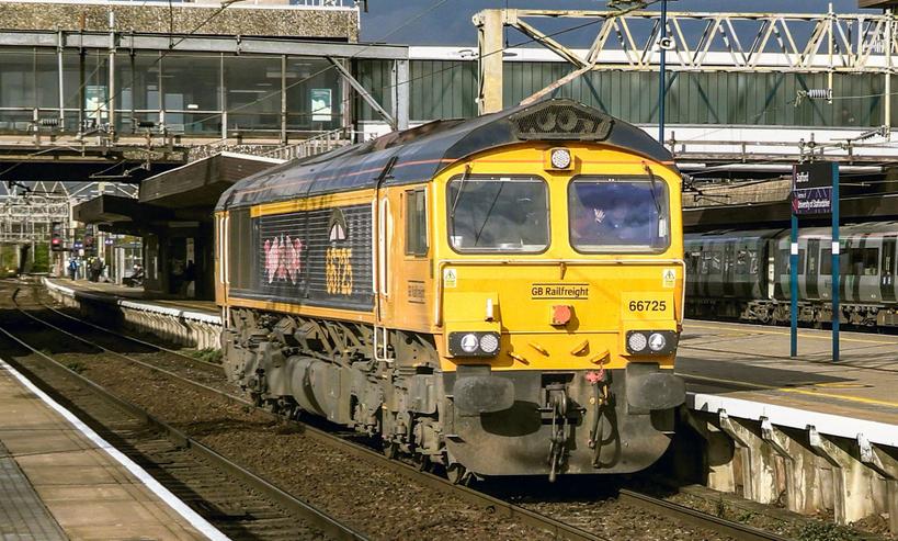 "Excuse me <a href="/SydneyBridgeTMD/">Sarah (Sydney Bridge TMD) 🐝🇺🇦</a> what are you doing here?!"

My sincerest apologies to the guys whose footage I ruined with my confused face 🤣