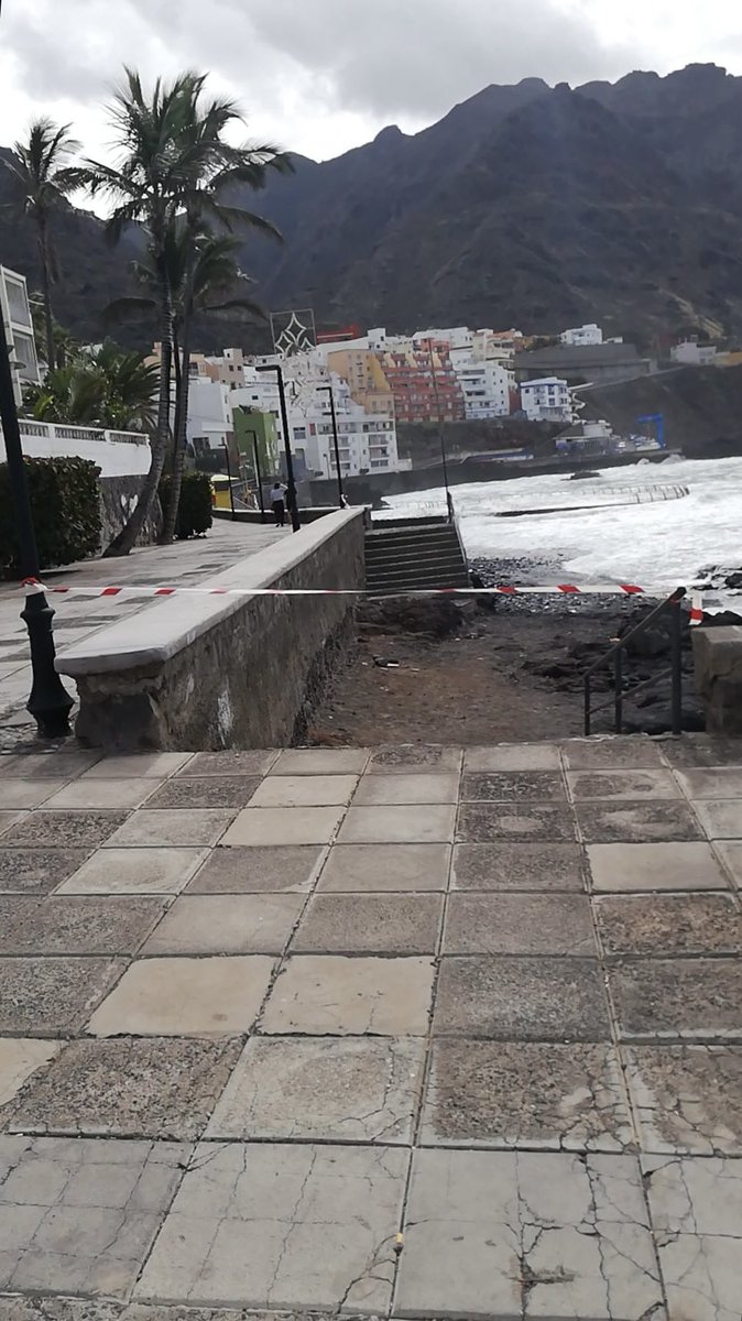El Ayuntamiento de #LaLaguna informa:

Procedemos al cierre de las zonas costeras del municipio debido al mal estado del mar.

Recordamos la necesidad de guardar precaución ante el fuerte oleaje y seguir la señalética del lugar.