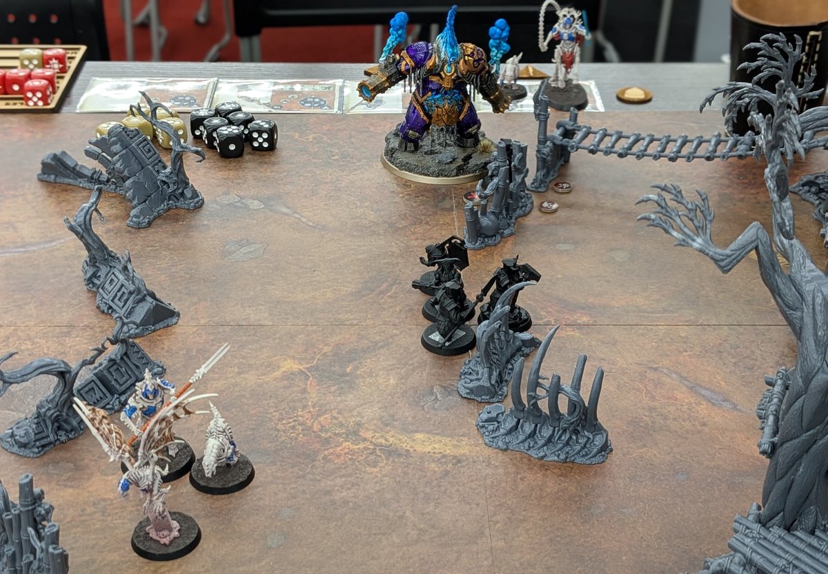 TACOS_ZAM's tweet image. ヘルスミス、ウォークライやってきました！
ウォーデスポッド、コホート×6、焦熱砲のアーミーセット編成で対戦してきました。初陣は白星スタート。
対戦ありがとうございました！