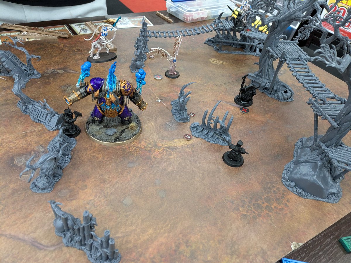 TACOS_ZAM's tweet image. ヘルスミス、ウォークライやってきました！
ウォーデスポッド、コホート×6、焦熱砲のアーミーセット編成で対戦してきました。初陣は白星スタート。
対戦ありがとうございました！