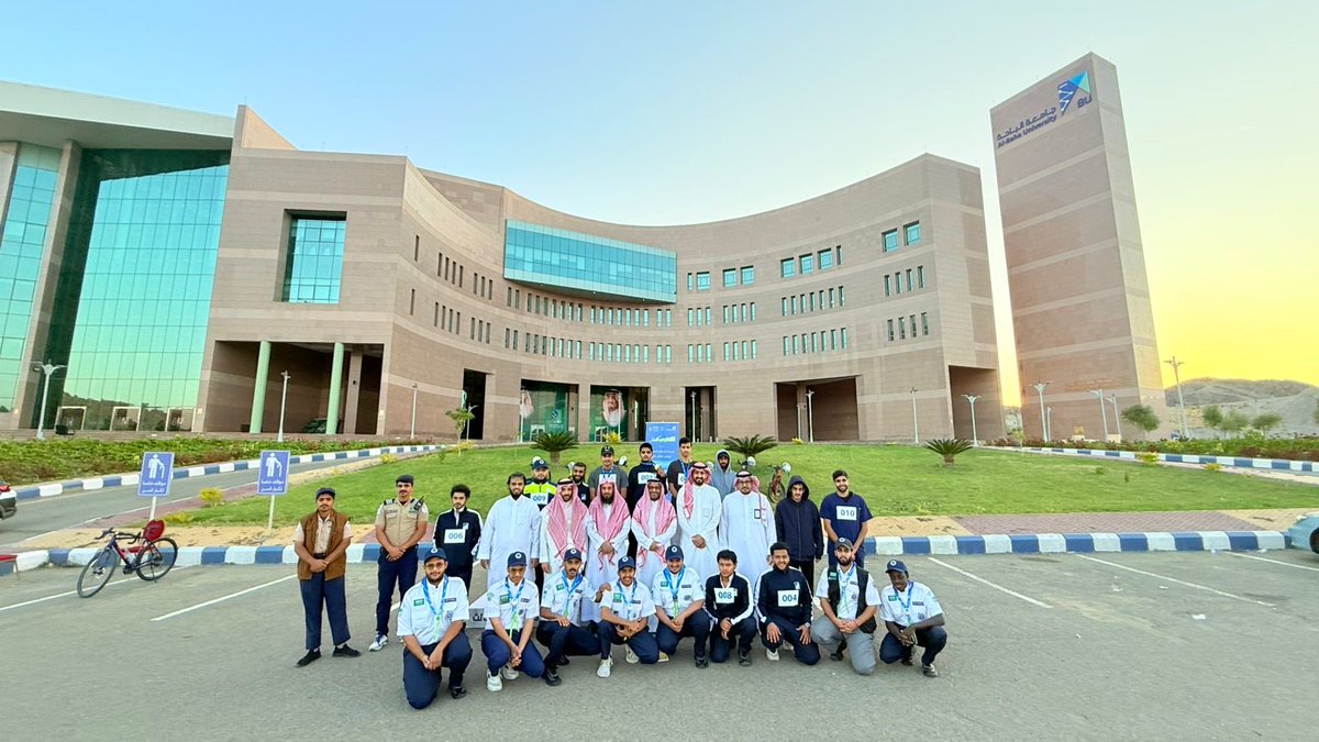 #تغطية | أختتمت #جامعة_الباحة ممثلة بعمادة شؤون الطلاب بطولة الدراجات الهوائية للطلاب
بحضور سعادة عميد شؤون الطلاب د.سامي بن صالح سرحان ، وذلك ضمن انشطتها الرياضية للفصل الدراسي الأول للعام الجامعي ١٤٤٧هـ .
وفي نهاية البطولة كرّم سعادة العميد الطلاب الفائزين بالمراكز الثلاثة