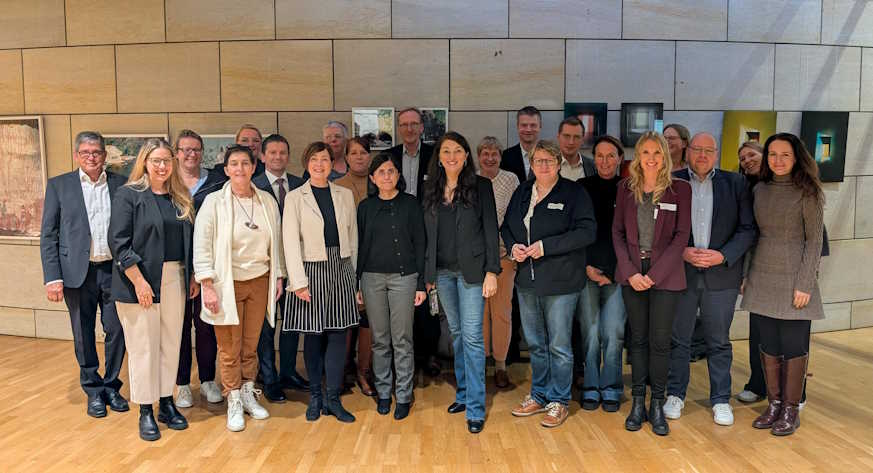 Austausch zum Thema „#Gesundheitsförderung und #Prävention für Kinder und Jugendliche in NRW“ auf Einladung von CDU und Grünen im #Landtag. Das Grußwort sprach Josefine Paul, Ministerin des #MKJFGFI NRW:
vdek.com/LVen/NRW/Polit…
