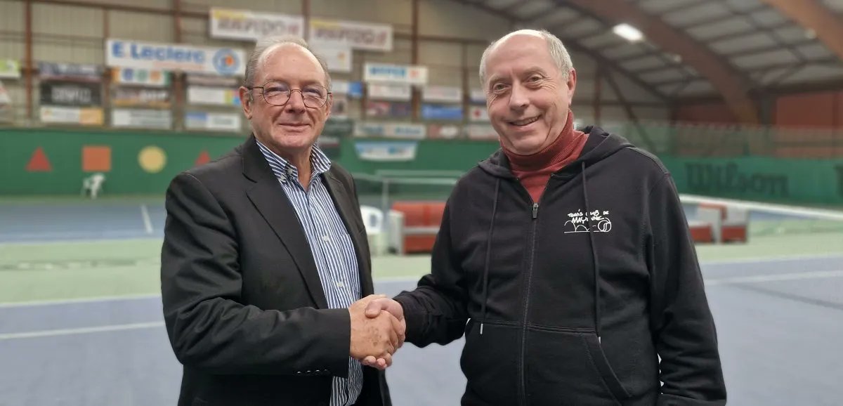Organisateur depuis 40 ans de l'Open Rapido, le Tennis club de #Mayenne a un nouveau président. Xavier Perrin, licencié de longue date, a pris la relève de Didier Pivette, dix ans de présidence.
👉 lecourrierdelamayenne.fr/actualite-3632…