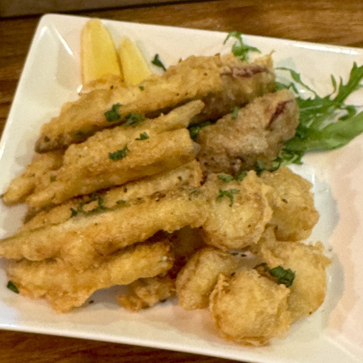 tinytinykingdom's tweet image. ずっと行きたかった、小岩の魚ケイ。お魚屋さんなんだけど、裏営業でイタリアンしてる、もうマフィア😆日本酒🍶でも飲める素敵なメニューあり、店主さん、引き出し多すぎて、胃袋バンバン撃たれました😋もう、全メニュー制覇したい👍下町x魚屋xイタリアンxサイコー #魚ケイ #酒とつまみと魚屋と #小岩