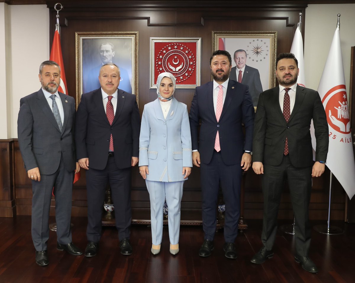 AK Parti Nevşehir İl Başkanımız Sn. Muhammed Feyzi Aygün, Valimiz Sn. Ali Fidan, Milletvekillerimiz Sn. Emre Çalışkan ve Sn. Süleyman Özgün ile Bakanlığımızda bir araya geldik.

#AileYılı kapsamında şehrimizde yürüttüğümüz çalışmalar ve sosyal hizmetlerimiz üzerine verimli bir