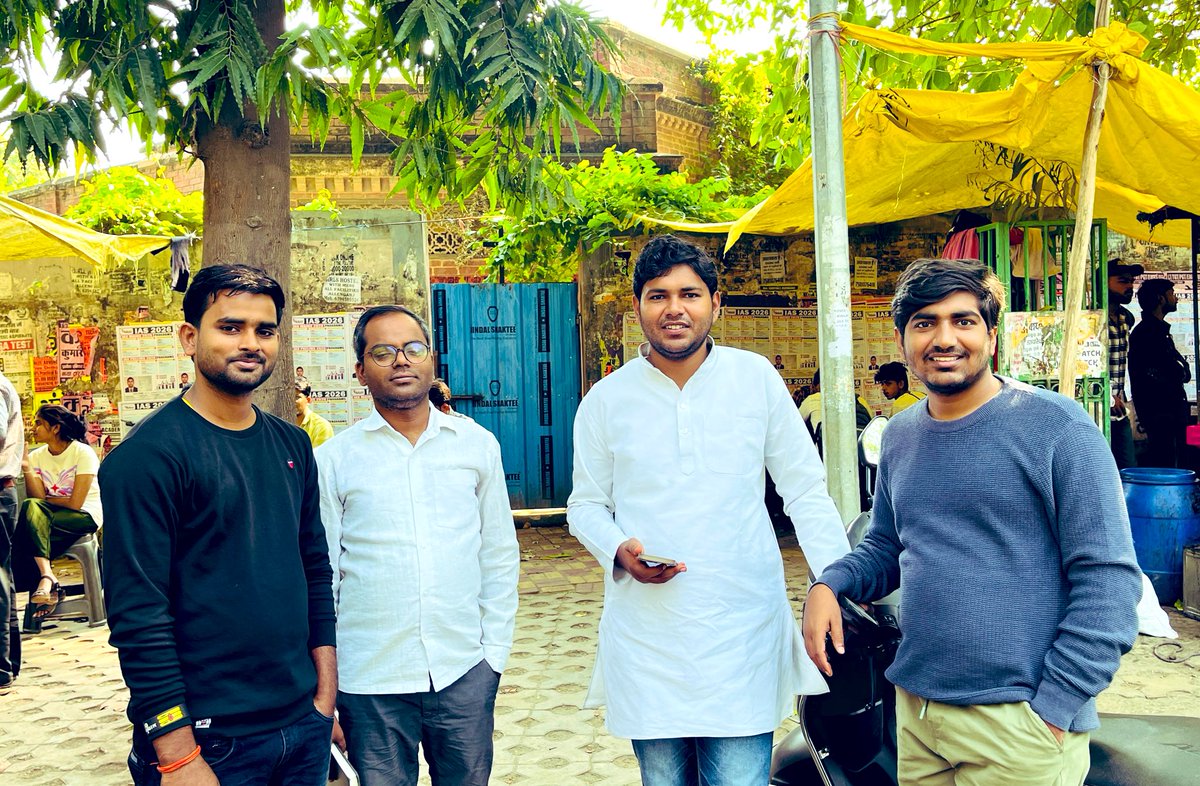 yadavashvani1's tweet image. युद्ध नहीं जिनके जीवन में 
वे भी बहुत अभागे होंगे 
या तो प्रण को तोड़ा होगा 
या फ़िर रण से भागे होंगे 

~ अर्जुन सिसोदिया