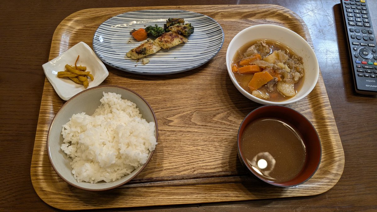 1週間ぶりにおかあが作ったごはんを食べた。おいしい。