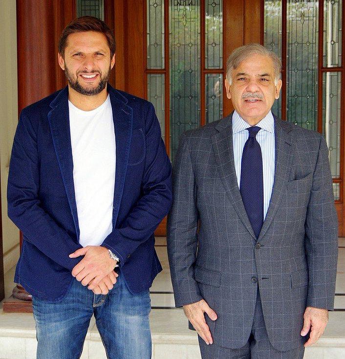 ایک ریٹویٹ = ایک سلیوٹ 🫡
مسلم لیگیوں زندہ ہو تو سامنے اؤ