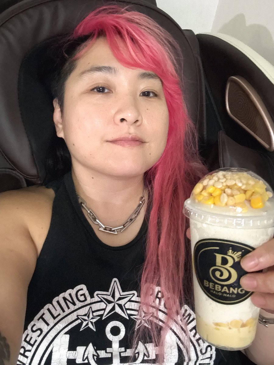 Yapi's tweet image. Massage chair and mais con hielo while watching Silent Hill cutscenes. Starting from the wonky ones from the 1st game haha