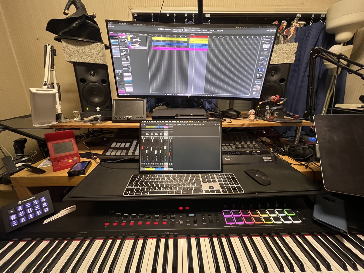 dropkickmonk3y's tweet image. My mixing desk is complete.