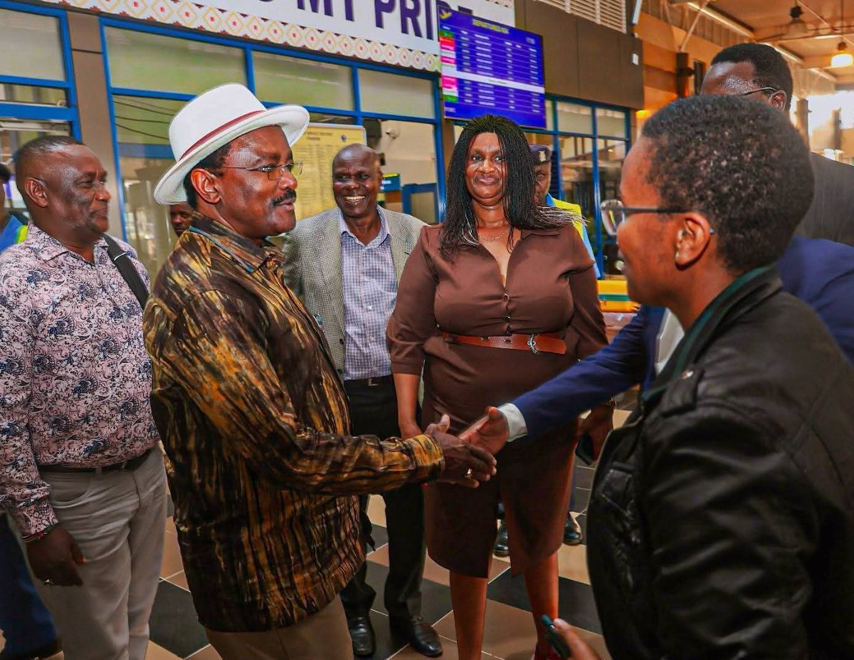 SiasaLab's tweet photo. A FRIEND INDEED.

Hon. @skmusyoka , his family and friends landing at Kisumu International Airport, yesterday.

Today, he is leading the United Opposition's visit to Kang'o Ka Jaramogi, the final resting place of his long-time political ally and friend, Rt. Hon. Raila Odinga. https://t.co/vQgTizmx6a