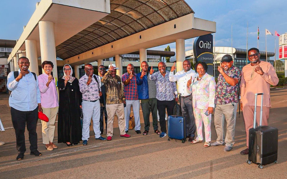 SiasaLab's tweet photo. A FRIEND INDEED.

Hon. @skmusyoka , his family and friends landing at Kisumu International Airport, yesterday.

Today, he is leading the United Opposition's visit to Kang'o Ka Jaramogi, the final resting place of his long-time political ally and friend, Rt. Hon. Raila Odinga. https://t.co/vQgTizmx6a