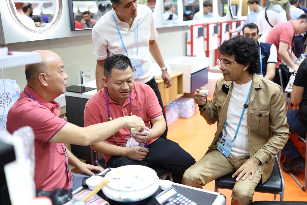 Embassy of China in the Netherlands tweet media