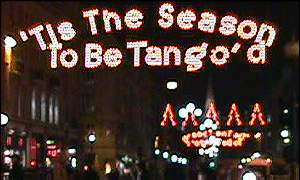NerysX's tweet photo. @ThePoke I remember the first time I went to London to see the Christmas lights, getting very excited by what would surely be a spectacular multicolour display...except this was the year they were sponsored by Tango.  Orange and orange only: https://t.co/KxlJ810AgX