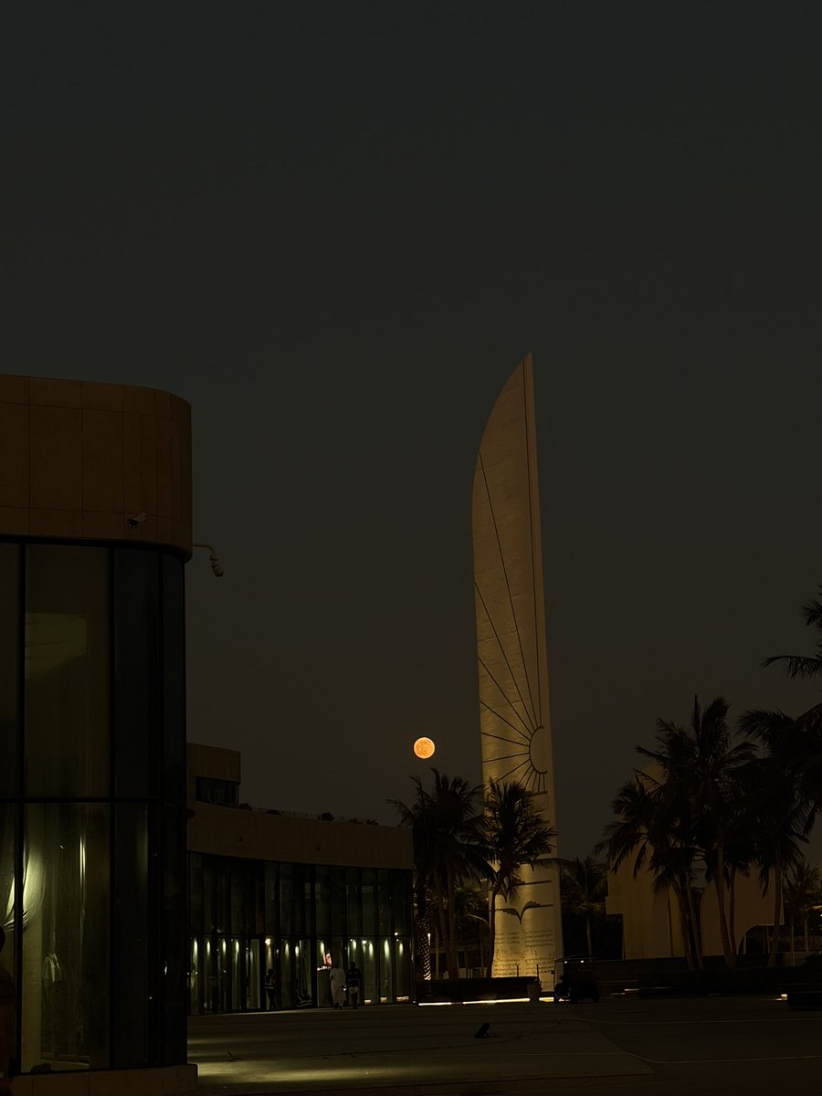 قمر الليله الماضيه من كورنيش جده ✨✨
#القمر_العملاق