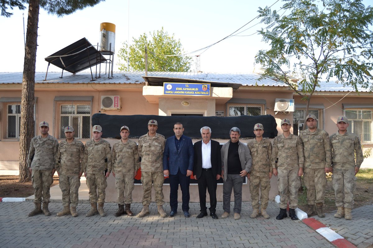 bismilkaymakam's tweet image. Sayın Kaymakamımız Recep HASAR, Kamışlı Jandarma Karakol Komutanlığı&apos;na ziyaret gerçekleştirdi. Ziyarette, karakolun mevcut durumu, personel durumu, sorumluluk sahasındaki güvenlik önlemleri ve yürütülen çalışmalar hakkında detaylı bilgi aldı.

@RecepHasar44