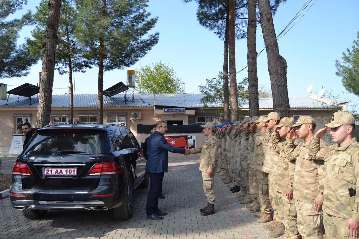 bismilkaymakam's tweet image. Sayın Kaymakamımız Recep HASAR, Kamışlı Jandarma Karakol Komutanlığı&apos;na ziyaret gerçekleştirdi. Ziyarette, karakolun mevcut durumu, personel durumu, sorumluluk sahasındaki güvenlik önlemleri ve yürütülen çalışmalar hakkında detaylı bilgi aldı.

@RecepHasar44