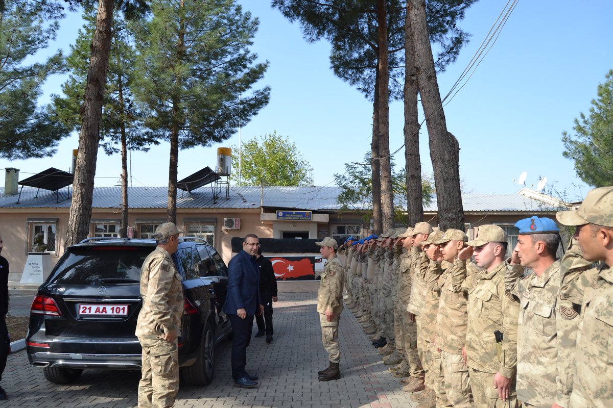 bismilkaymakam's tweet image. Sayın Kaymakamımız Recep HASAR, Kamışlı Jandarma Karakol Komutanlığı&apos;na ziyaret gerçekleştirdi. Ziyarette, karakolun mevcut durumu, personel durumu, sorumluluk sahasındaki güvenlik önlemleri ve yürütülen çalışmalar hakkında detaylı bilgi aldı.

@RecepHasar44