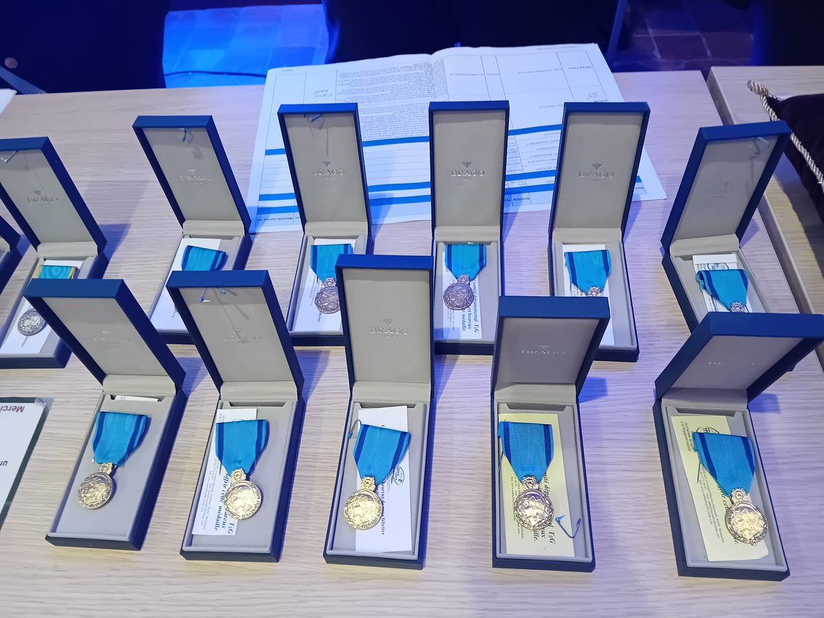 Cérémonie de remise de la médaille de la Jeunesse, des Sports et de l'Engagement Associatif hier soir à la <a href="/Prefet_82/">Préfet de Tarn-et-Garonne</a> en présence de <a href="/LeNormandCyril1/">Le Normand Cyril</a> et <a href="/emmanuel_fauvel/">Fauvel Emmanuel</a>. 18 personnes ont été récompensées : 
11 ont reçu la médaille de bronze, 6 celle d'argent et 1 celle d'or.