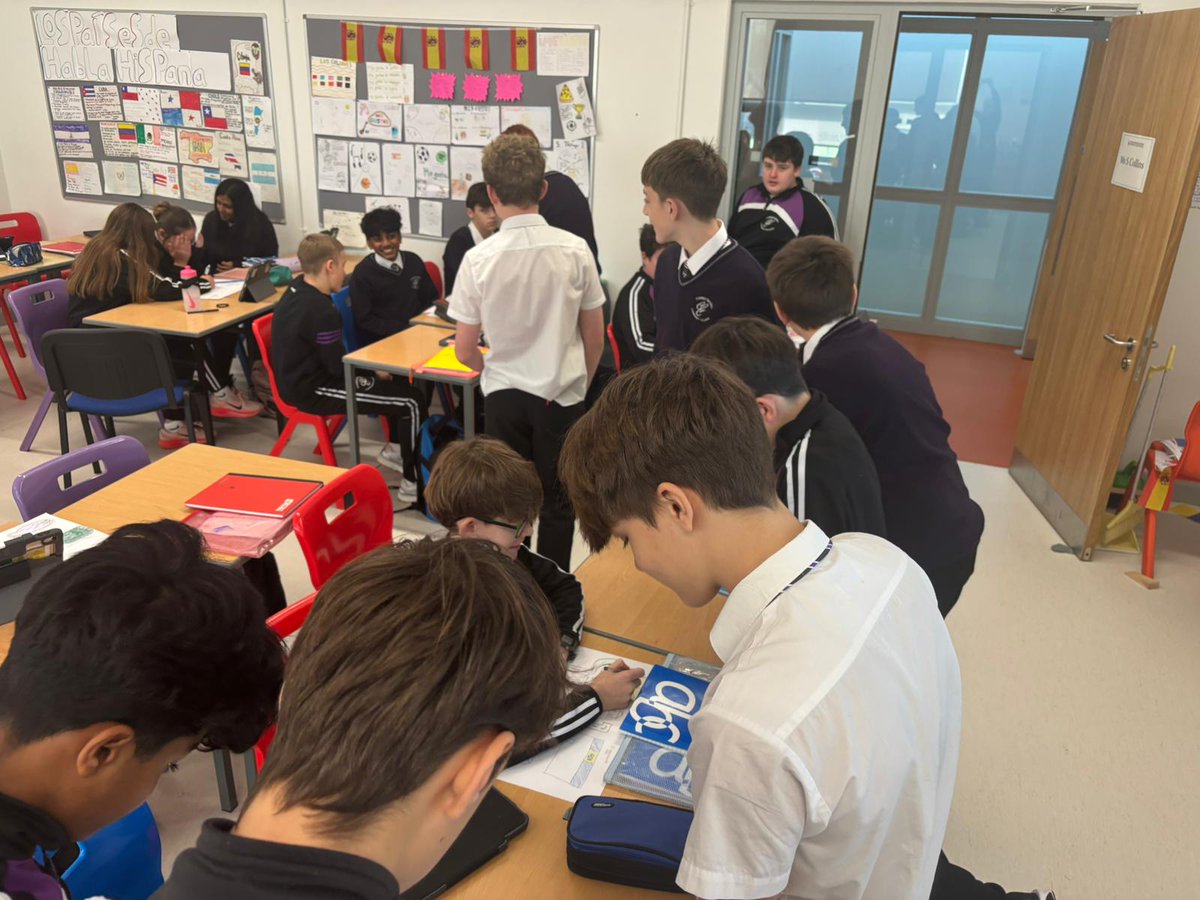 CarrigtwohillCC's tweet photo. ⭐️ 2nd Year Update ⭐️

Ms. Collins’ 2nd Year Spanish students revised the topic of ‘Mi Barrio’ by creating their own maps full of local facilities. They practiced their vocabulary, prepositions of place &amp; sentence structure by asking each other questions about their maps.

 🇪🇸 https://t.co/Fa7DCQQsMW