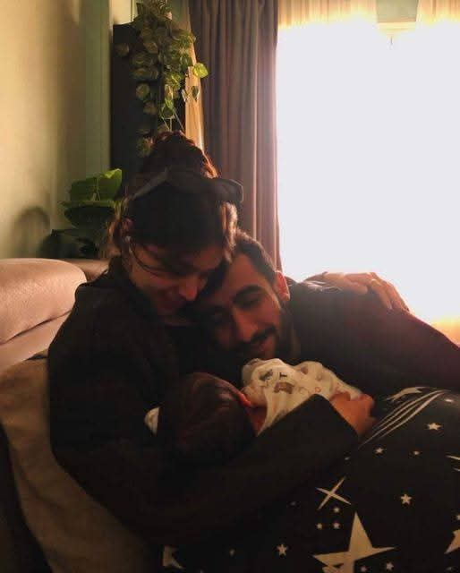 كل معاني الحنيه شيفاها فِ صوره