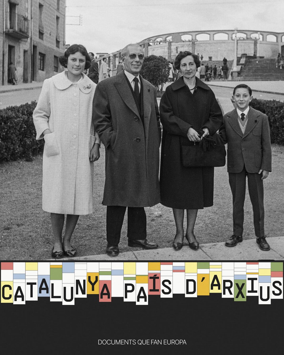 acgarrotxa's tweet image. #queensabeude Ens ajudeu a identificar a aquesta família que Emili Pujol Planagumà va retratar al capdamunt del passeig de Miquel Blay, el Diumenge de Rams de 1958?
@patrimonigencat @olotcultura #XAC #PaisArxius #patrimonicultural #patrimonidocumental #fotografia #memoria